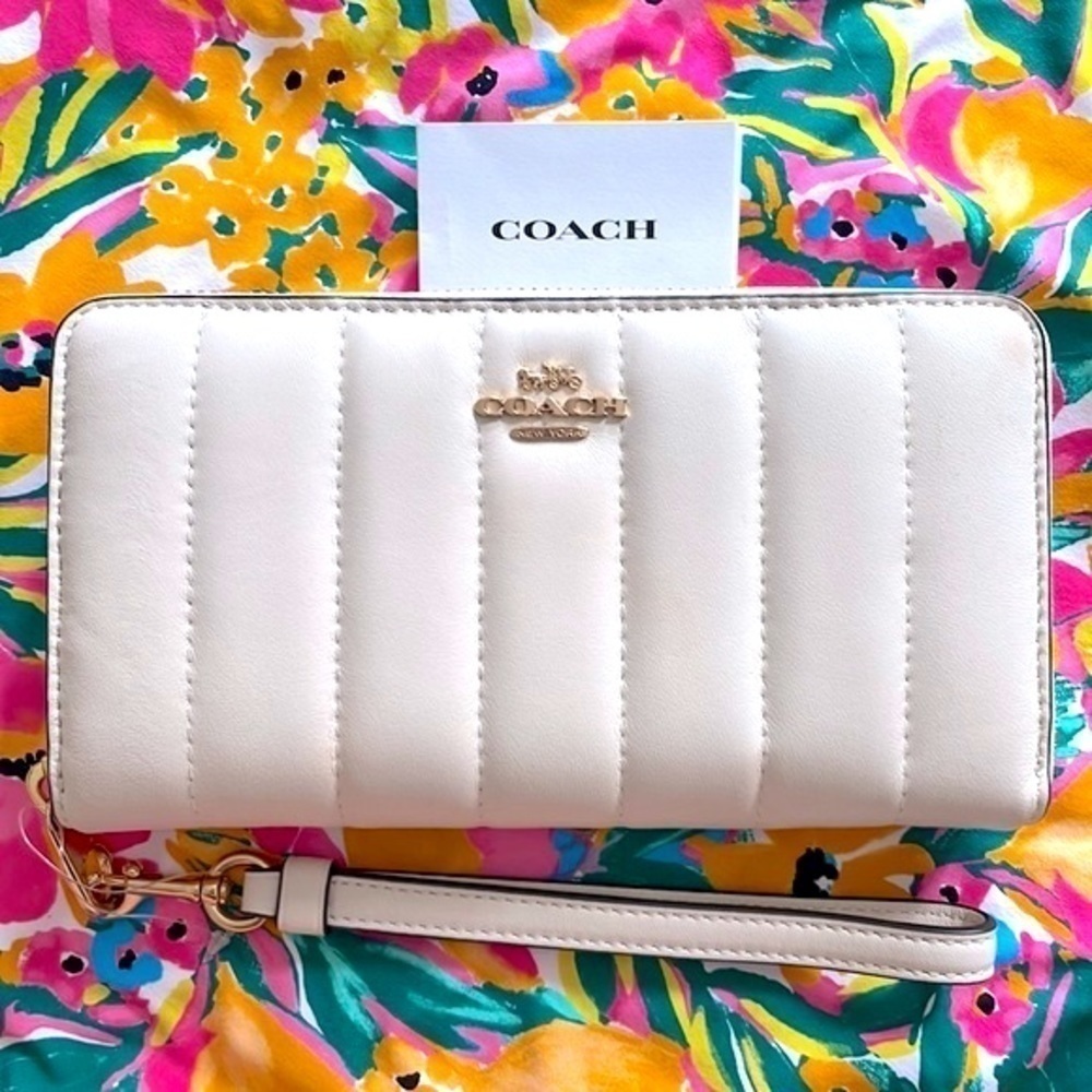 Brand New Coach Genuine Leather Chalk Quilt Long Zip Around Wristlet Wallet